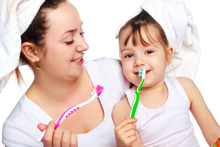 Dùng kem đánh răng cho bé bao nhiêu lần 1 ngày