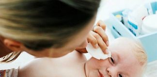 Chọn khăn giấy ướt nào an toàn cho bé ? Khăn giấy ướt nào an toàn cho bé