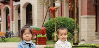 Mẹ có nên mua xe chòi chân cho bé sử dụng hay không?