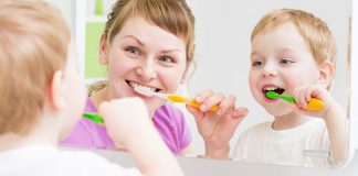 Hướng dẫn mẹ cách chọn kem đánh răng cho bé từ 1-2 tuổi kem đánh răng cho bé 1 tuổi