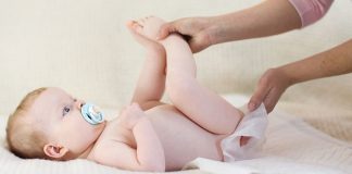 Cách đặt tấm lót sơ sinh cho trẻ sơ sinh như thế nào ?