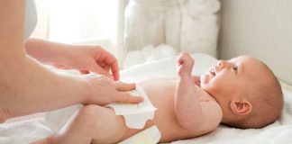 Mẹ nên dùng miếng lót sơ sinh cho bé bao lâu thì thay ? Dùng miếng lót sơ sinh bao lâu thì thay