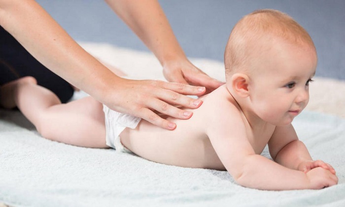 Hướng dẫn sử dụng dầu massage cho bé