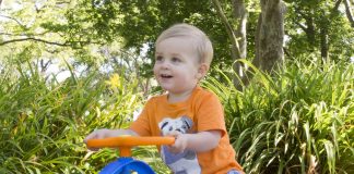 Mua xe lắc cho bé giá rẻ, chất lượng ở đâu tại Hà Nội?