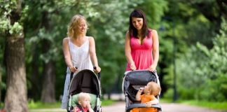 Có thể bạn chưa biết công dụng tuyệt vời của xe đẩy cho bé 3 tháng tuổi