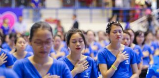 500 mẹ bầu tập yoga lập kỷ lục Đông Nam Á