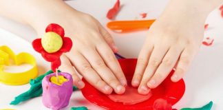 Hướng dẫn mẹ tự làm đồ chơi cho bé 1 tuổi không tốn 1 xu