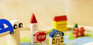 Đồ chơi thông minh cho trẻ 4 tuổi phát triển trí tuệ tốt nhất hiện nay Bộ mô hình ghép thành phố bằng gỗ