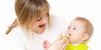 Công thức làm bột cho bé tập ăn dặm an toàn và tiết kiệm