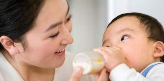 Cùng mẹ giải quyết nỗi lo bé lười bú bình hiệu quả nhất
