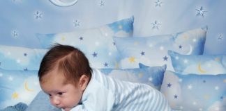 Mặc đồ cho trẻ sơ sinh mùa đông: Như thế nào là đủ ấm?