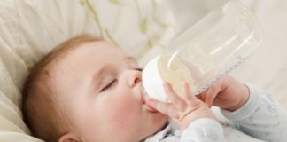 Giải đáp bé 1 tuổi có uống được sữa tươi hay không?