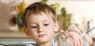 Mách mẹ cách lựa chọn sữa tươi cho bé 1 tuổi thơm ngon, bổ dưỡng