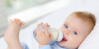 Bật mí trẻ 10 tháng tuổi có uống được sữa tươi không?