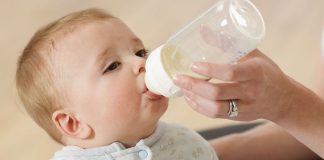 Mẹ có nên cho trẻ uống nhiều sữa tươi hay không?