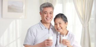 Review sữa Ensure nước cho người già có tốt không, giá bao nhiêu?