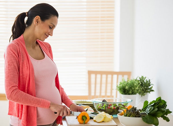Cách bổ sung vitamin theo từng giai đoạn mang thai