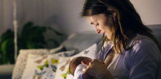 Có nên cho bé bỏ bú đêm? Làm sao tập cho bé bỏ bú đêm?