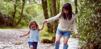 Mẹ bỉm sữa và nỗi lo chăm con sinh mổ, làm sao để nuôi con “bụng khỏe, ít ốm”?