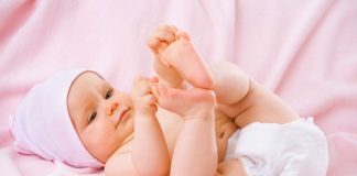 Trẻ sơ sinh nên mặc tã bỉm hay miếng dán thì tốt hơn?