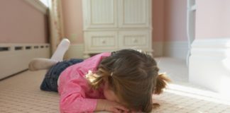 Đối mặt với Khủng hoảng tuổi lên 2 của con, mẹ phải làm sao?