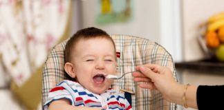 Tác hại của việc cho con ăn gia vị quá sớm