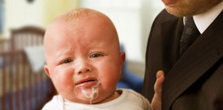 Mẹo giúp mẹ cải thiện tình trạng ọc sữa của bé yêu