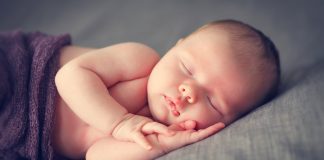 Đặc điểm giấc ngủ của trẻ sơ sinh từ 0 – 3 tháng tuổi