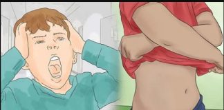 Những tác hại không ngờ của việc thay đồ trước mặt con