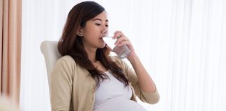 Tip uống nước đúng cách giúp ngăn chặn tình trạng thiếu ối ở mẹ bầu