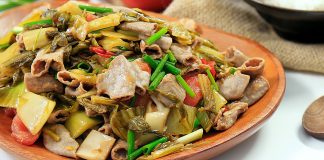 Mẹ bầu ăn lòng lợn có được không?