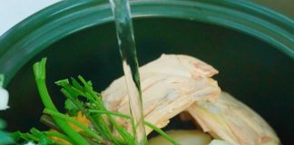 Nước dùng ăn dặm thơm ngon – vị tự nhiên – chất từ gà