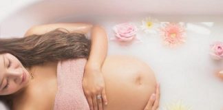 Bà bầu tắm đêm bụng có to không, có ảnh hưởng gì không? Lưu ý khi tắm ba-bau-tam-dem-bung-co-to-khong-01