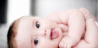 Những cách xử lý mẹ cần thực hiện ngay khi trẻ sơ sinh bị khô môi tre-so-sinh-bi-kho-moi-1