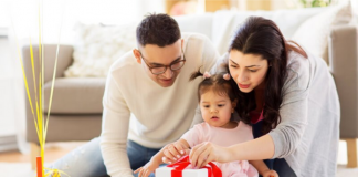 Sinh con gái năm 2023 hợp tuổi bố mẹ nào đem lại may mắn?