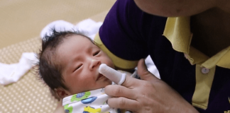 Gạc rơ lưỡi cho trẻ sơ sinh loại nào tốt? Cách sử dụng? gac-ro-luoi-cho-tre-so-sinh-5