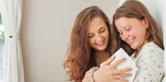 Sự thật bà bầu đi thăm bà đẻ dẫn đến sinh non có đúng như lời đồn?