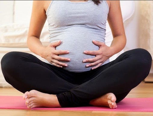 Bà bầu ngồi bệt có sao không? Những tác hại không nên chủ quan?