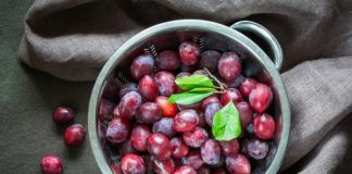 Mang bầu 3 tháng ăn mận được không? Có ảnh hưởng gì không?