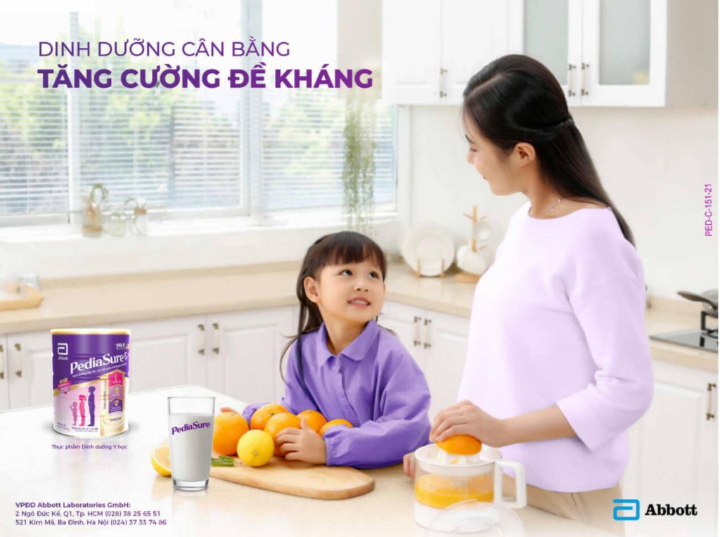 be-uong-sua-pediasure-bi-di-ngoai-4