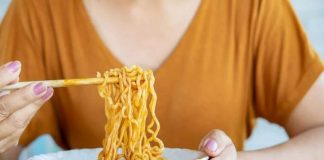 Sau sinh ăn mì tôm có sao không? Bao lâu thì có thể ăn được sau-sinh-bao-lau-duoc-an-mi-tom