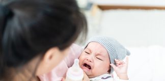 Đối mặt với thách thức: Bé không chịu ti bình và cách xử lý tốt nhất be-khong-chiu-ti-binh