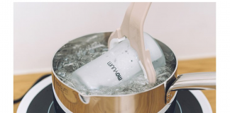 Hướng dẫn sử dụng và vệ sinh bình thủy tinh bọc silicon Moyuum đúng cách