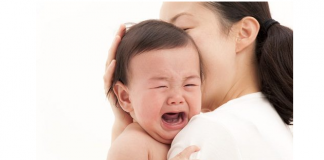 Trẻ quấy khóc bất thường nguyên nhân do đâu? Ba mẹ nên làm gì?