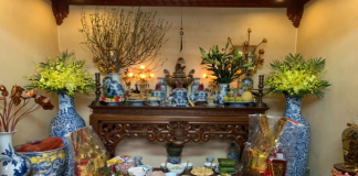 Mách mẹ mẹo lau dọn bàn thờ ngày tết thu hút tài lộc