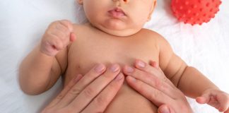 Mách mẹ 7 mẹo dân gian chữa đầy hơi cho trẻ sơ sinh hiệu quả