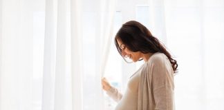 Tại sao có bầu không được ngồi trước cửa?