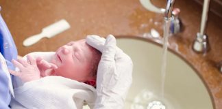 Cách chọn sữa cho trẻ sơ sinh không bị táo bón từ A đến Z