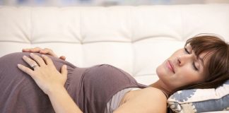 Tại sao nằm ngửa thai nhi đạp nhiều? Đạp nhiều có ý nghĩa như thế nào? ba-bau-nam-ngua-nguy-hiem-the-nao