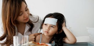 Bé sốt bỏ ăn phải làm sao? Phương pháp cải thiện cho bé be-sot-bo-an-1